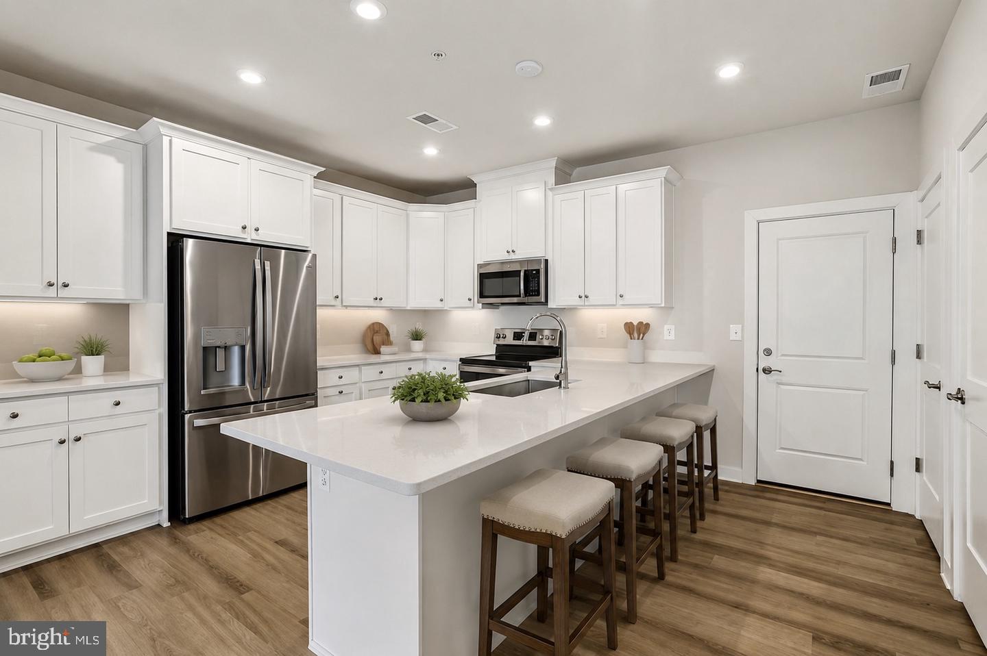 20280 Newfoundland Sq Property Photo 6