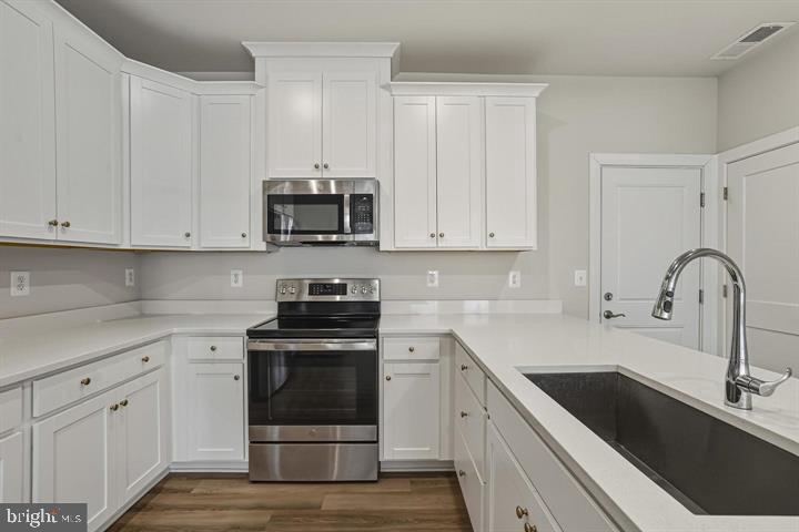 20280 Newfoundland Sq Property Photo 9