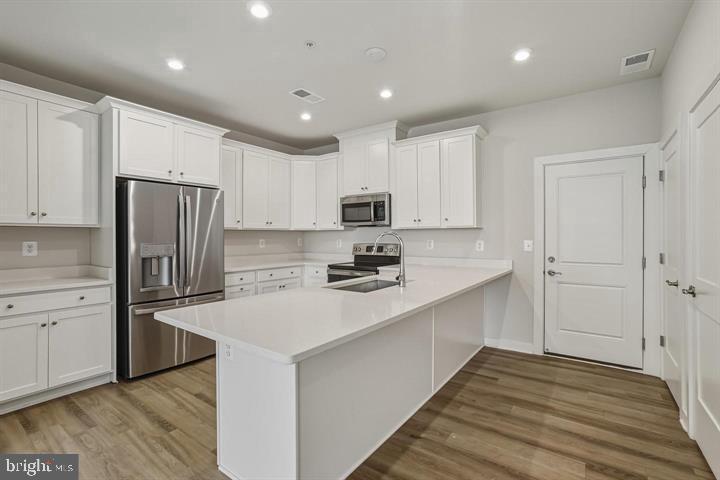 20280 Newfoundland Sq Property Photo 10