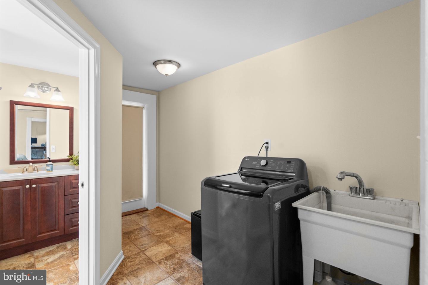 220 W O St Property Photo 23