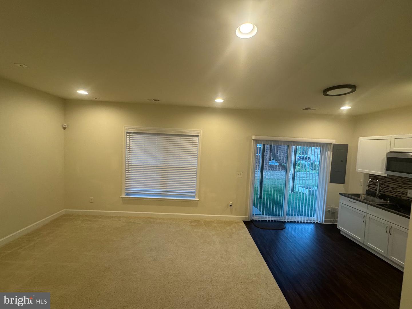 42628 Oak Park Sq Property Photo 3