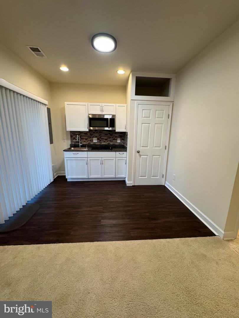 42628 Oak Park Sq Property Photo 9