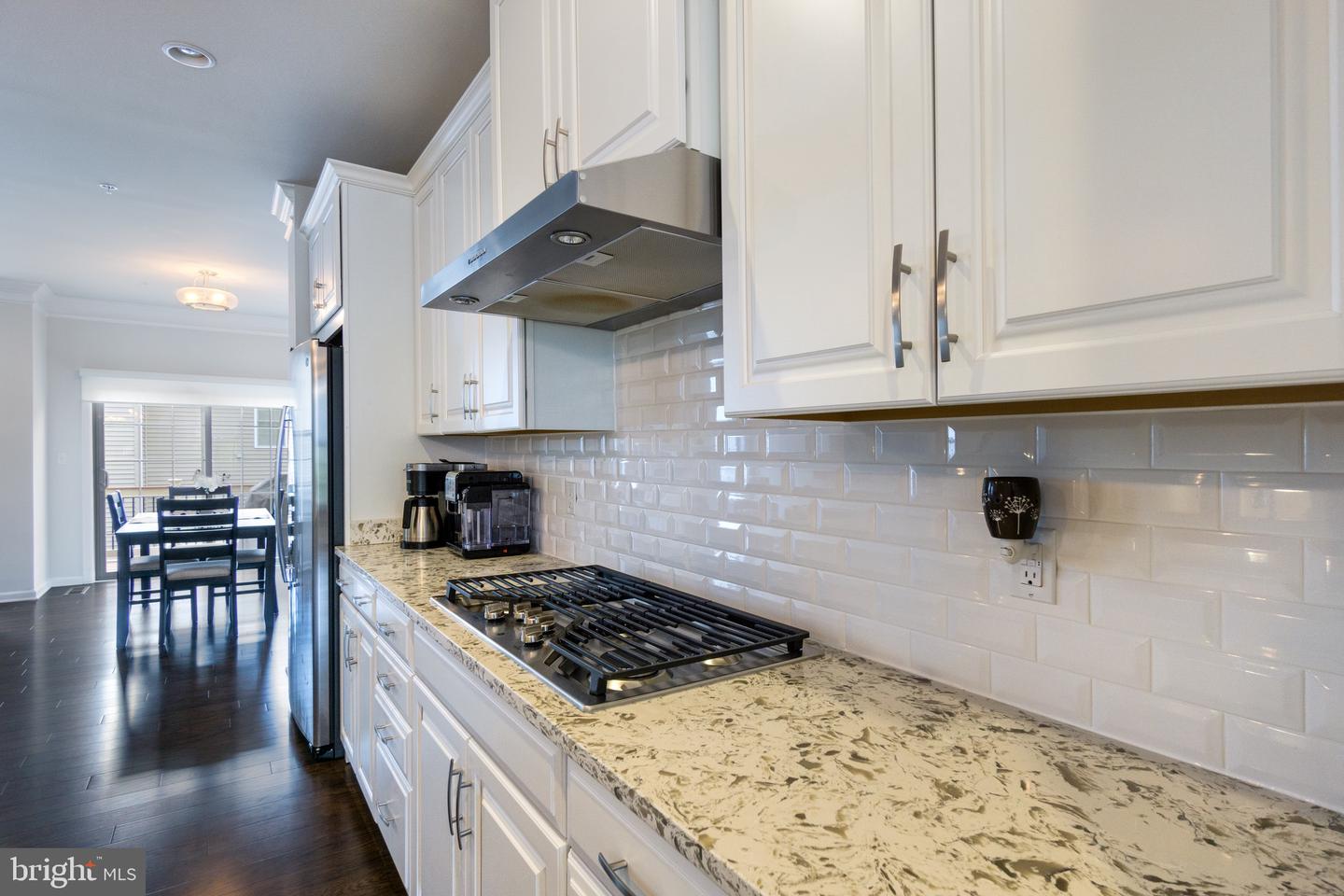 22503 Naugatuck Sq Property Photo 5
