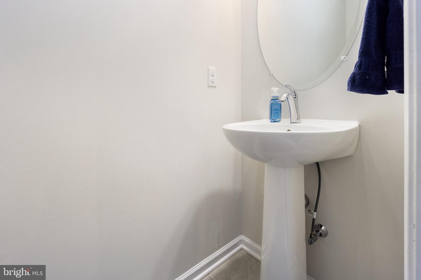 22503 Naugatuck Sq Property Photo 20