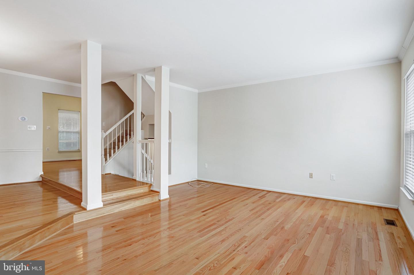 20913 Sandstone Sq Property Photo 5