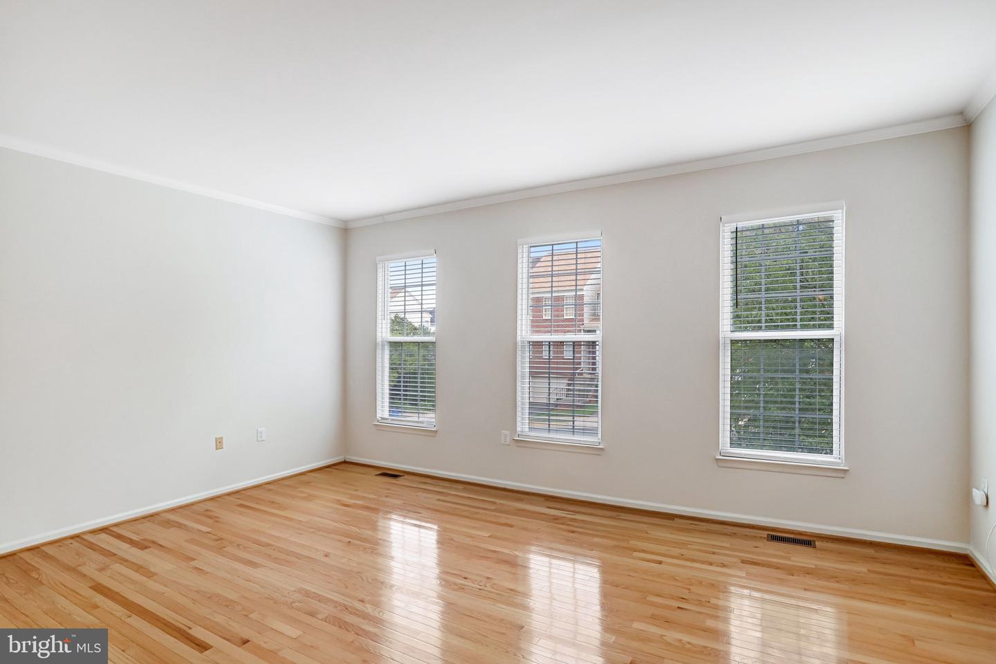 20913 Sandstone Sq Property Photo 6
