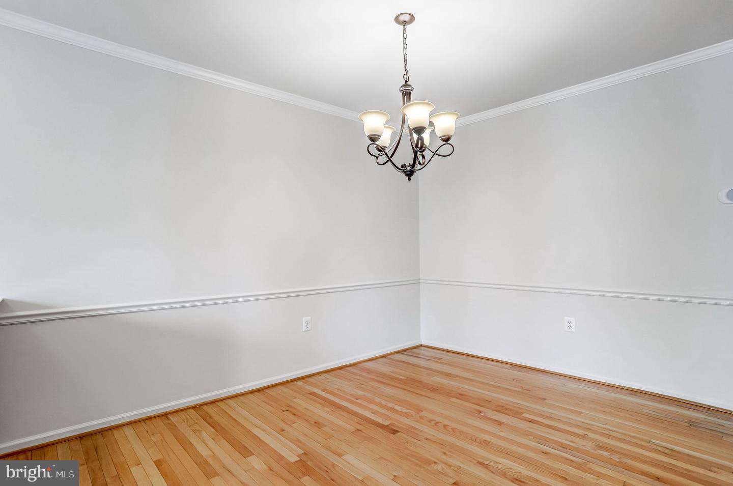 20913 Sandstone Sq Property Photo 8