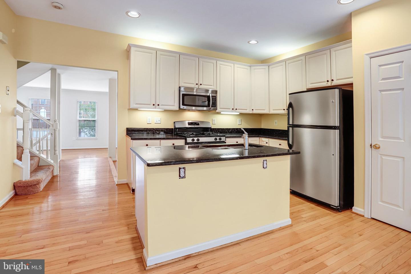 20913 Sandstone Sq Property Photo 12