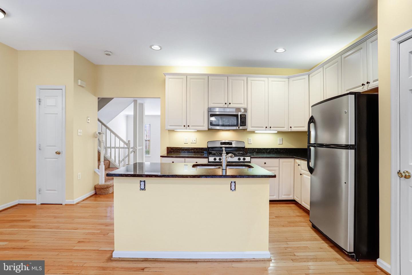 20913 Sandstone Sq Property Photo 13