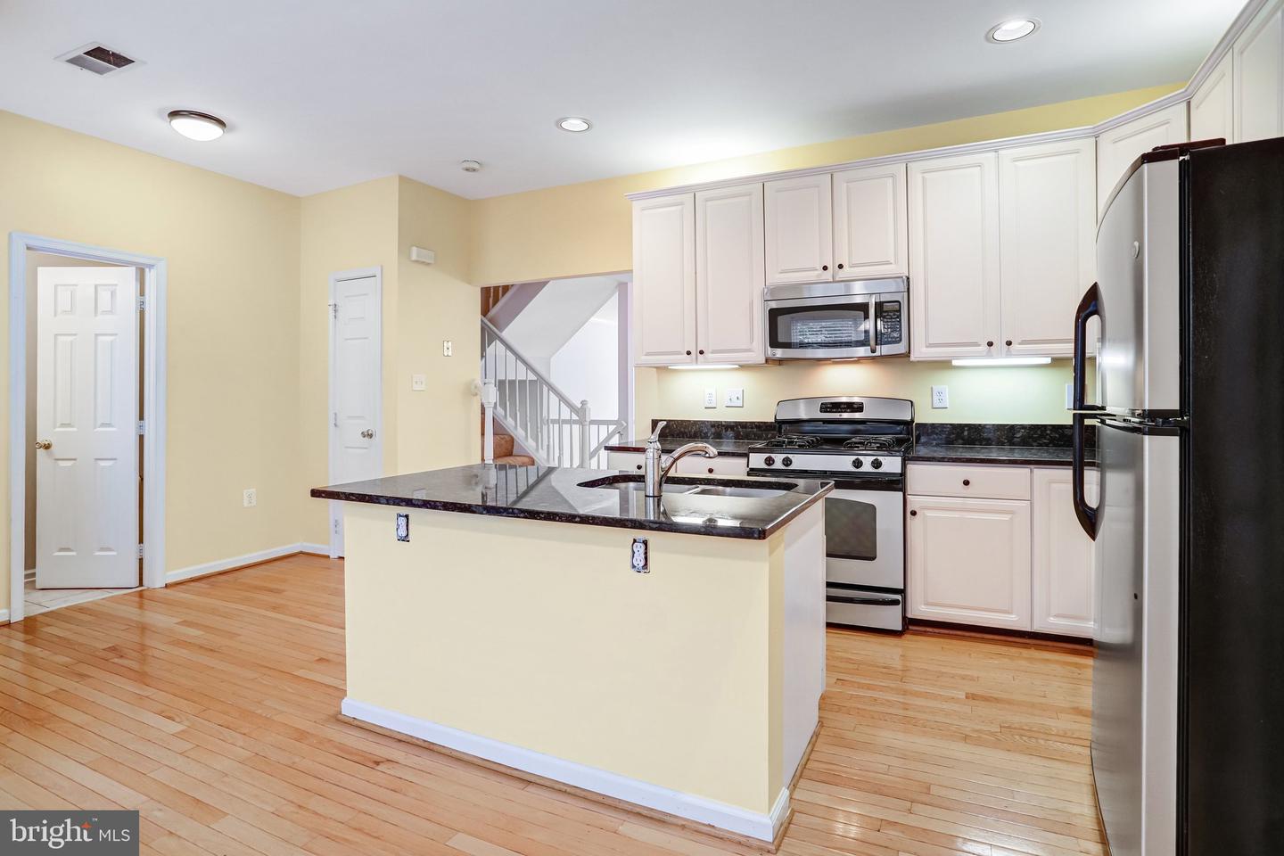 20913 Sandstone Sq Property Photo 14