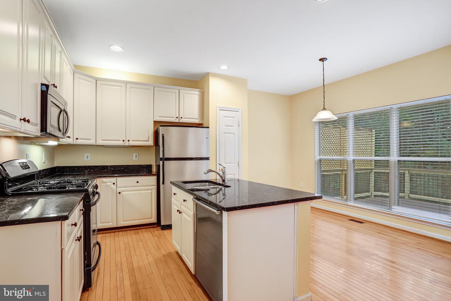 20913 Sandstone Sq Property Photo 15