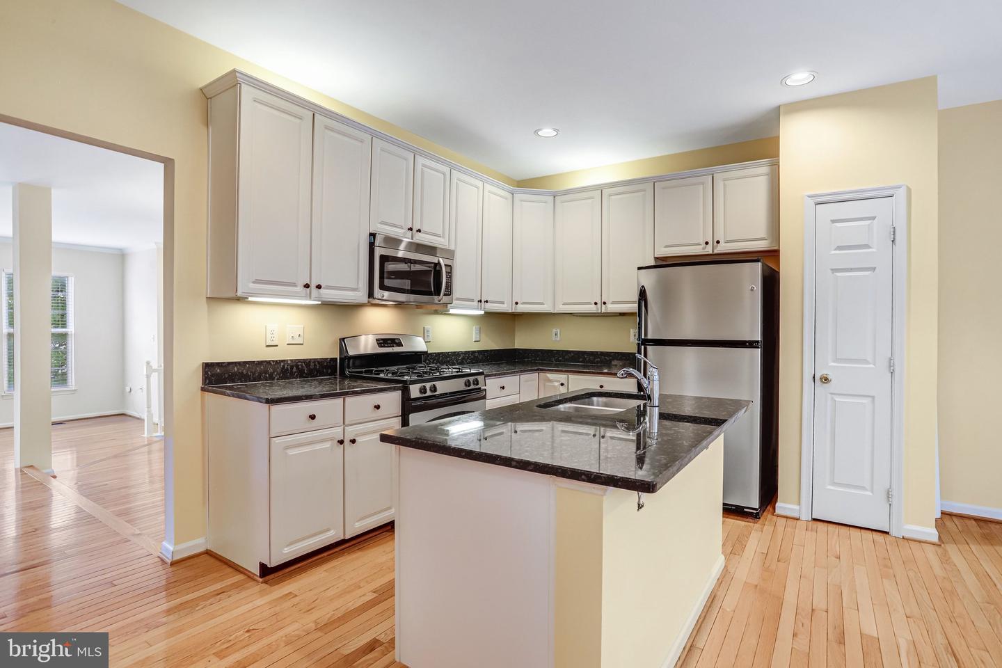 20913 Sandstone Sq Property Photo 16