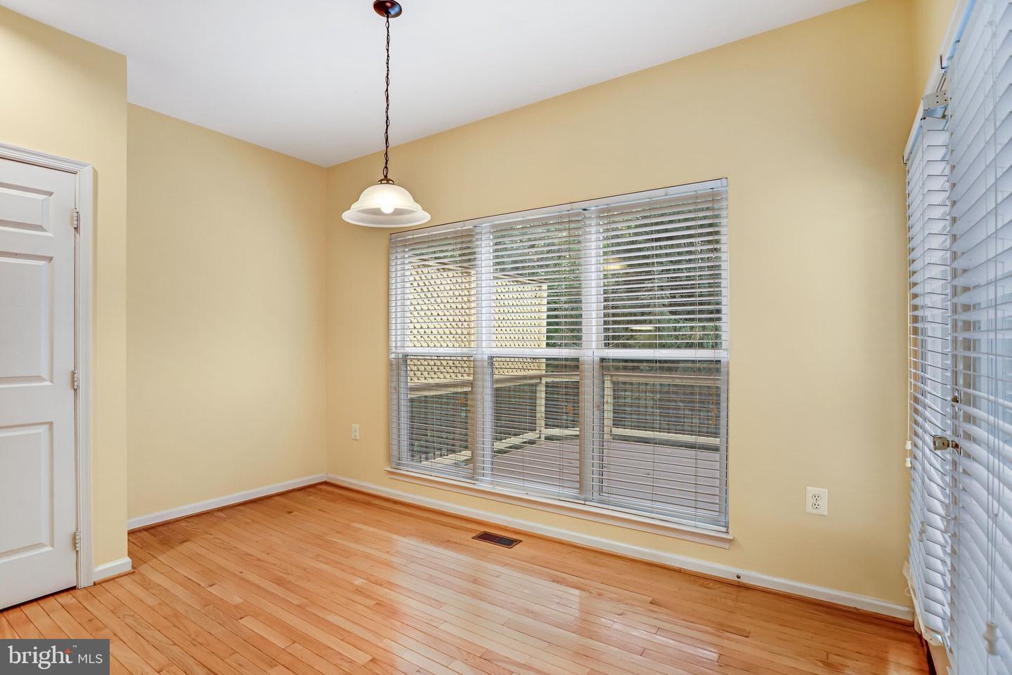 20913 Sandstone Sq Property Photo 18