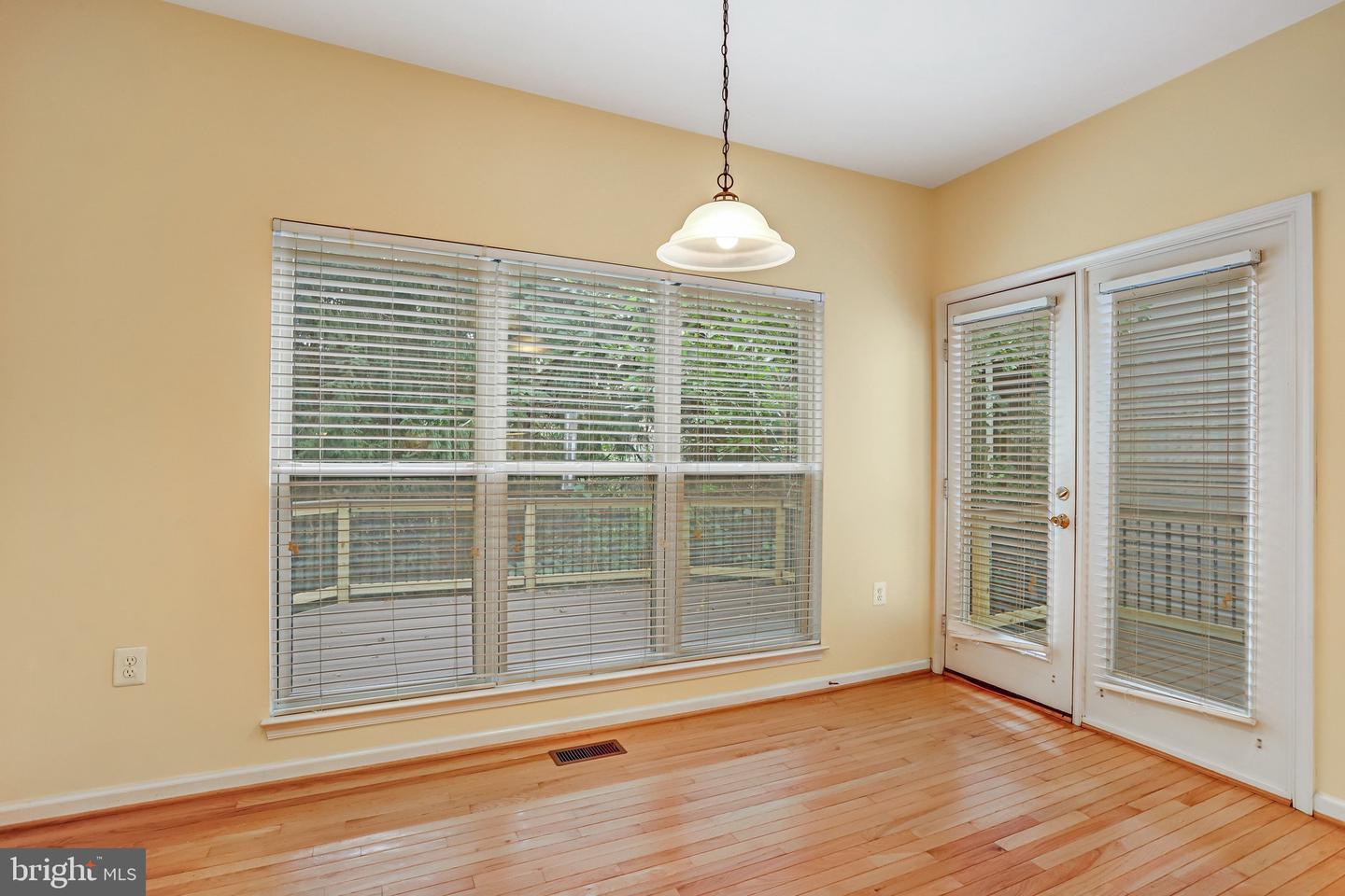 20913 Sandstone Sq Property Photo 19