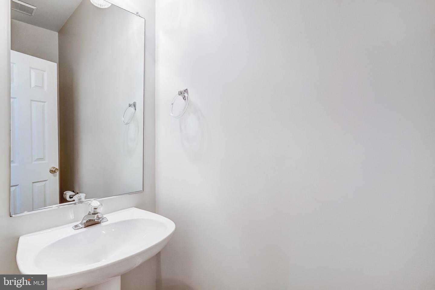 20913 Sandstone Sq Property Photo 22