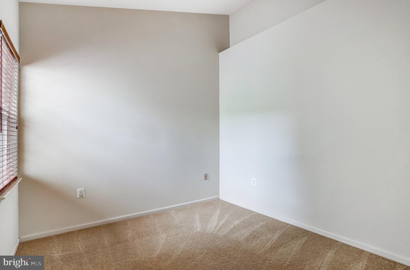 20913 Sandstone Sq Property Photo 26