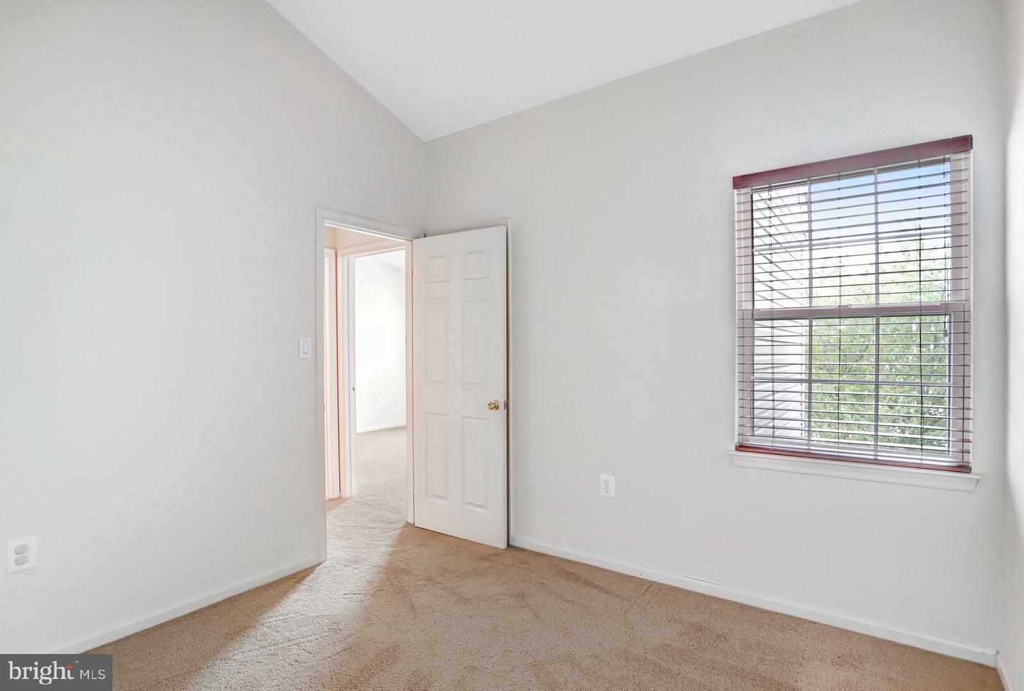 20913 Sandstone Sq Property Photo 27