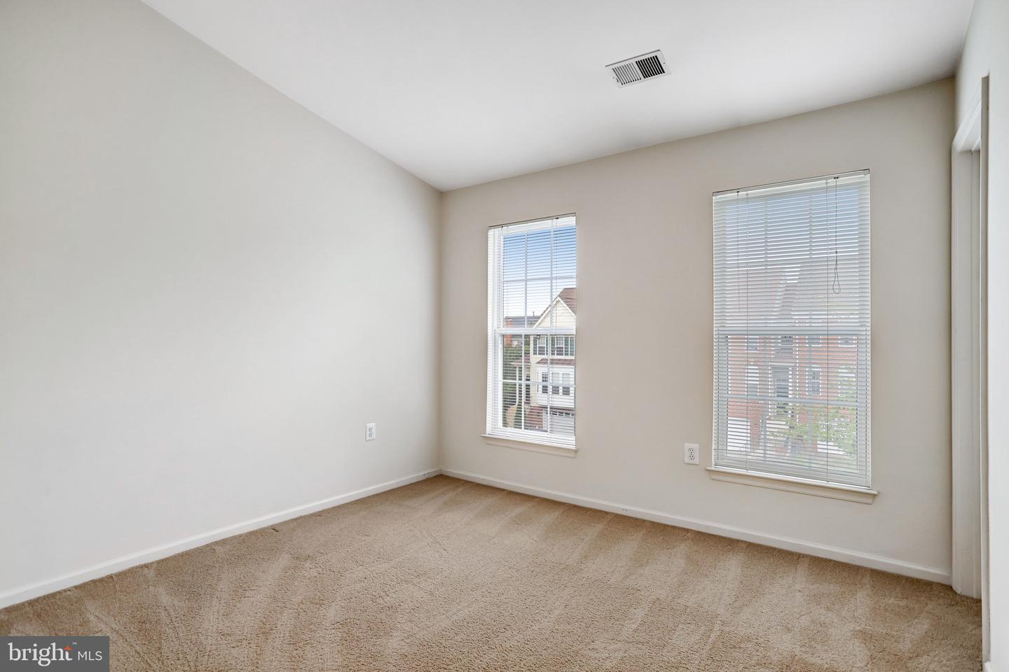 20913 Sandstone Sq Property Photo 28