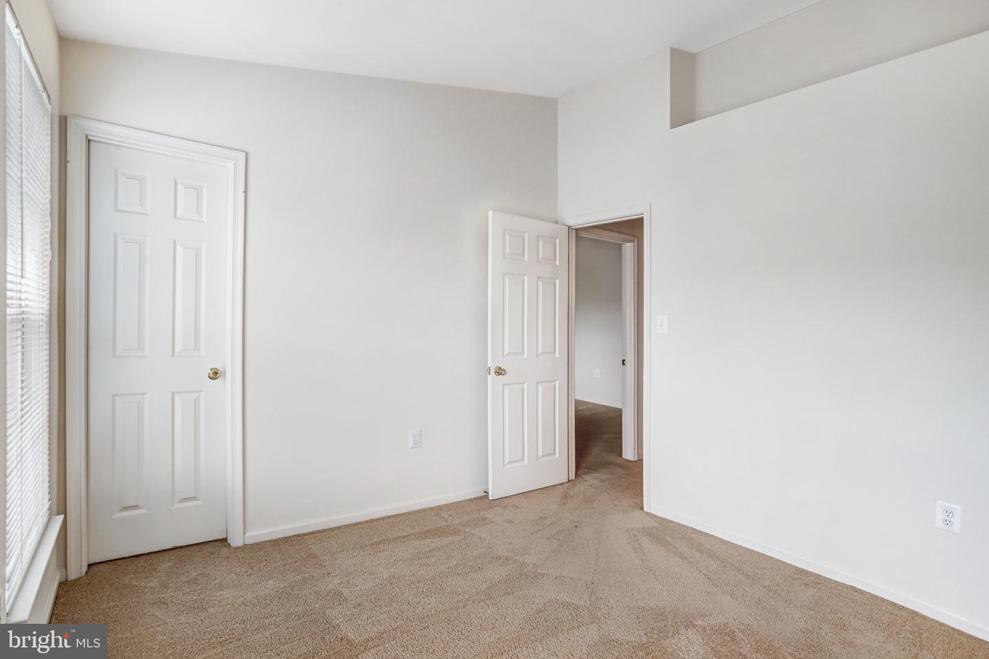 20913 Sandstone Sq Property Photo 29