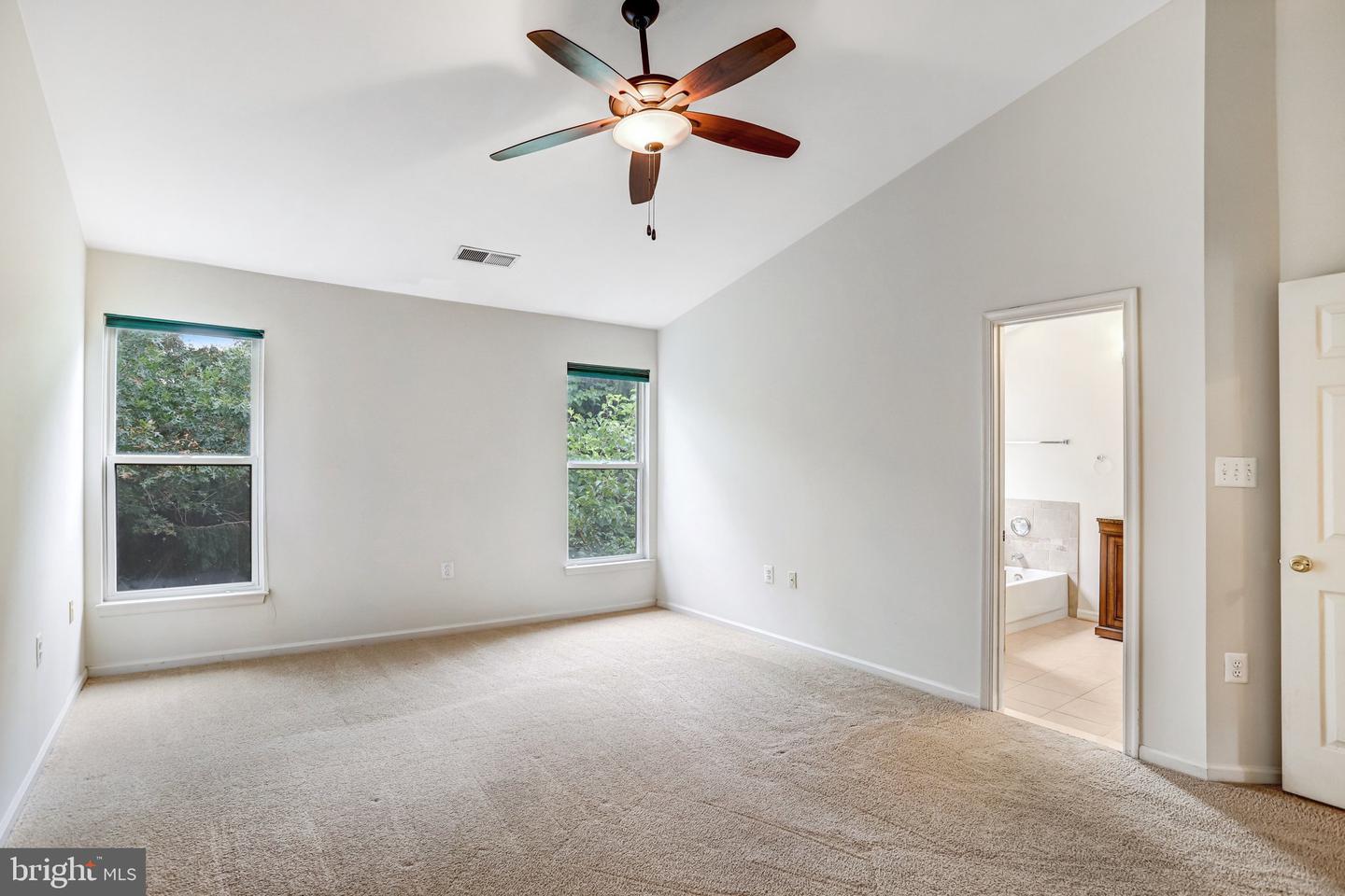 20913 Sandstone Sq Property Photo 33