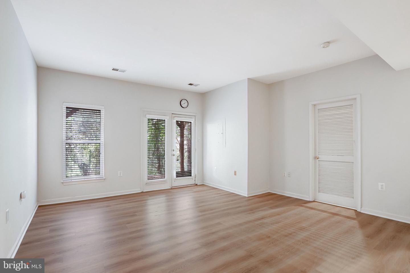 20913 Sandstone Sq Property Photo 40