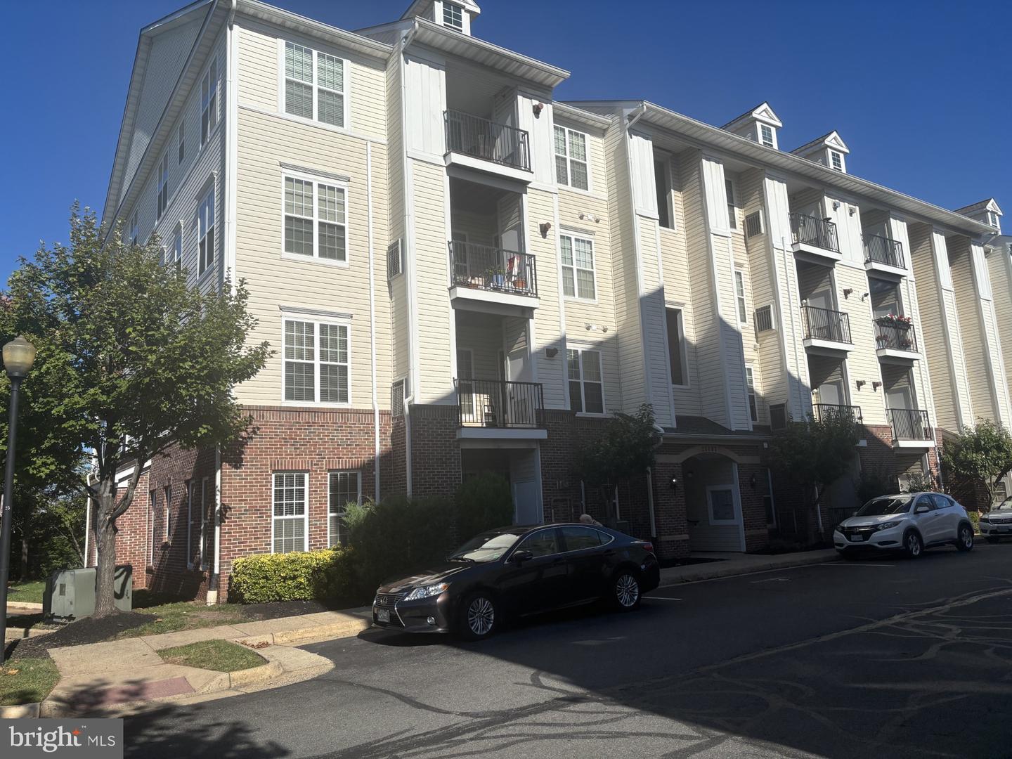 21197 Mcfadden Sq #101 Property Photo 1