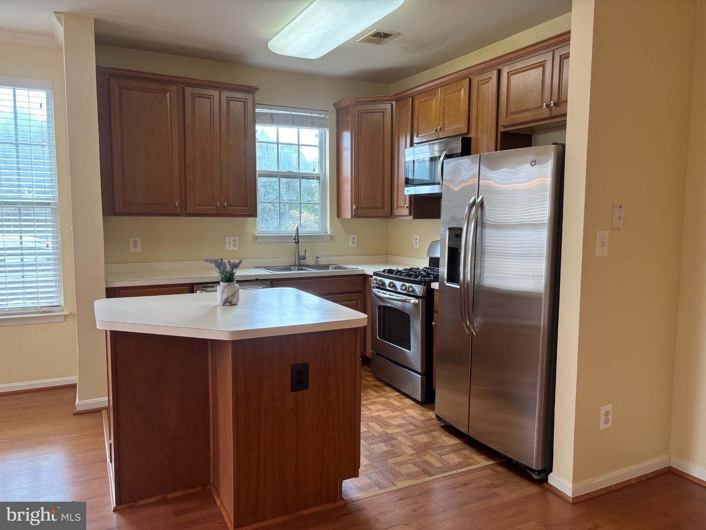 21197 Mcfadden Sq #101 Property Photo 3