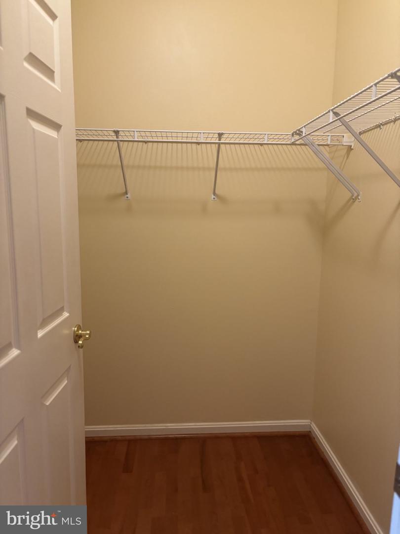 21197 Mcfadden Sq #101 Property Photo 12