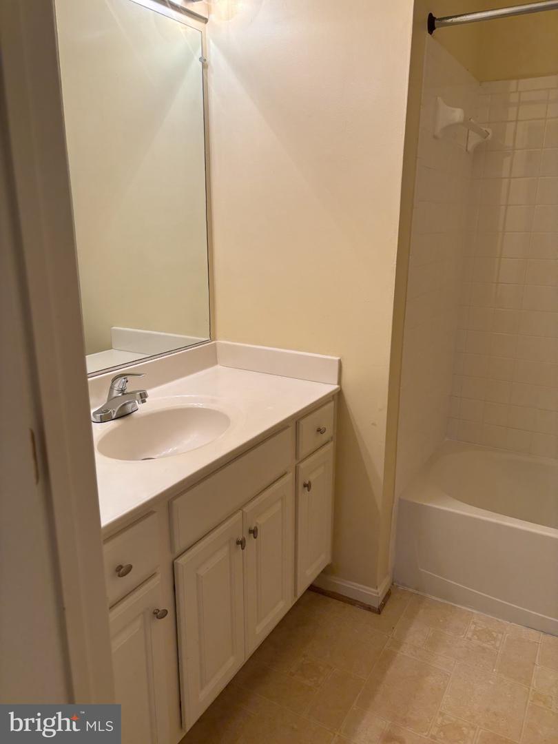 21197 Mcfadden Sq #101 Property Photo 14