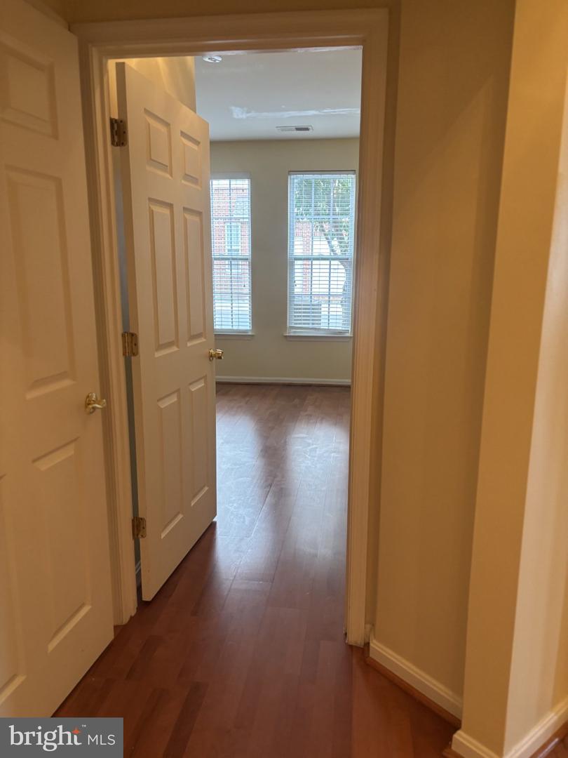 21197 Mcfadden Sq #101 Property Photo 15