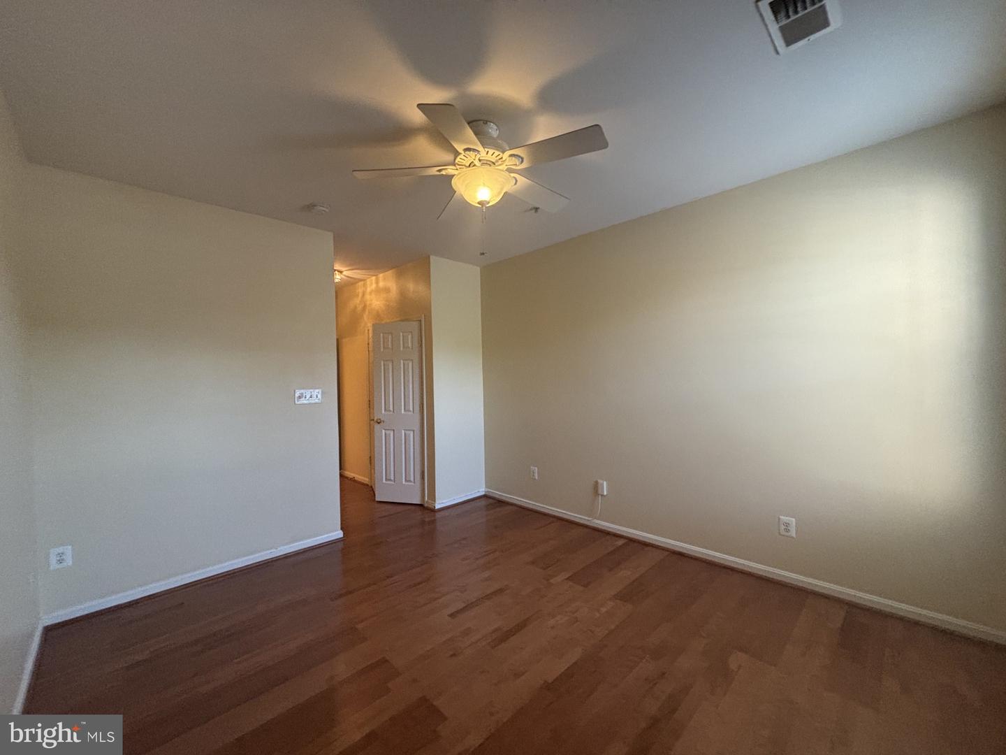 21197 Mcfadden Sq #101 Property Photo 17