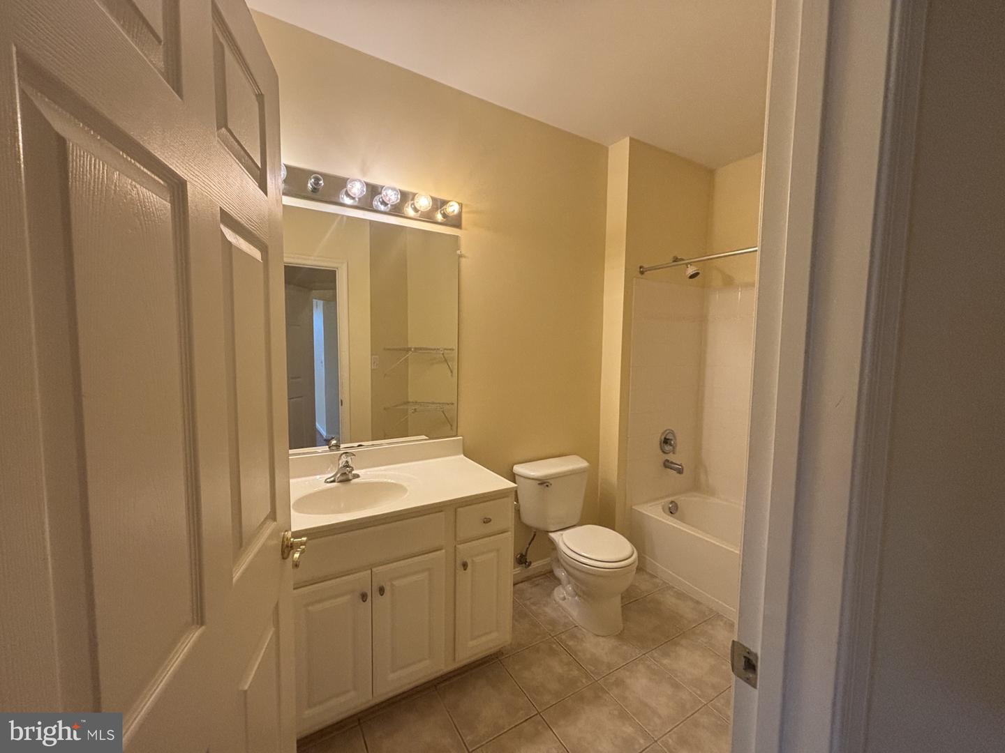 21197 Mcfadden Sq #101 Property Photo 21