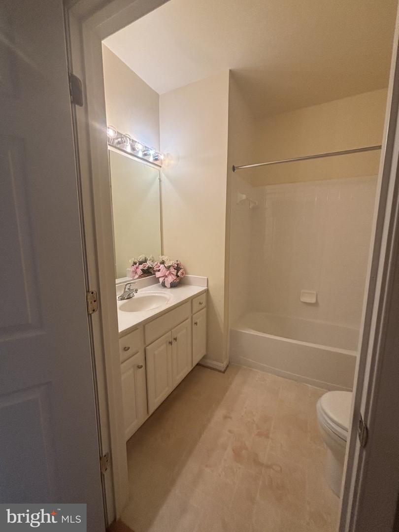 21197 Mcfadden Sq #101 Property Photo 22