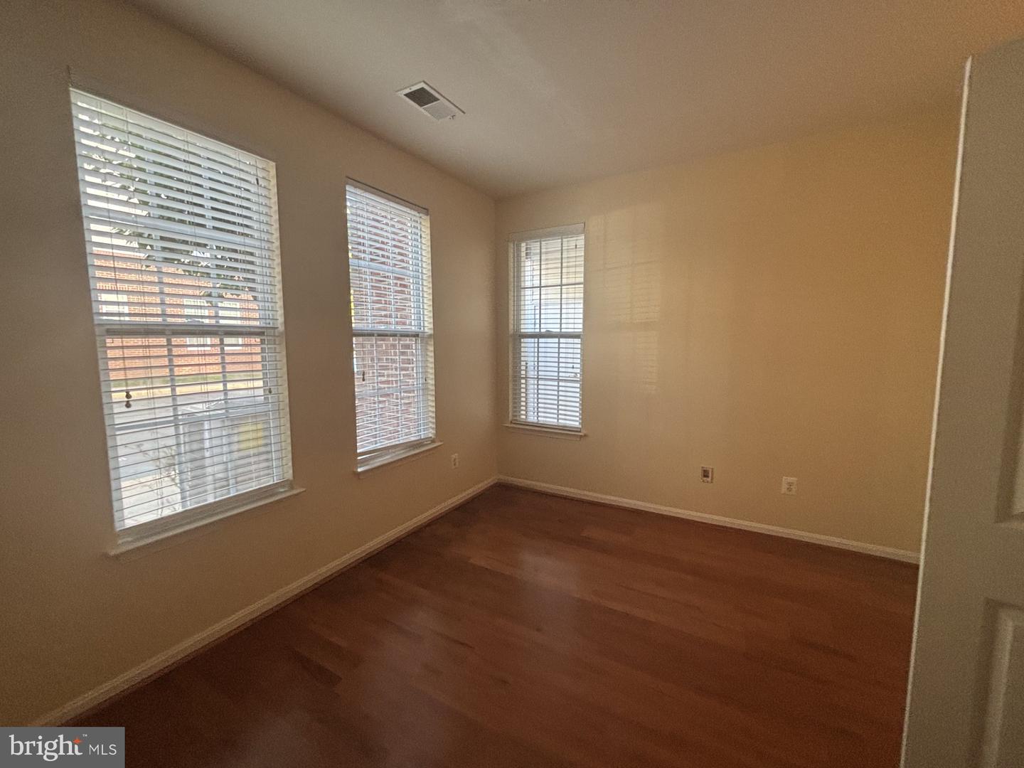 21197 Mcfadden Sq #101 Property Photo 25