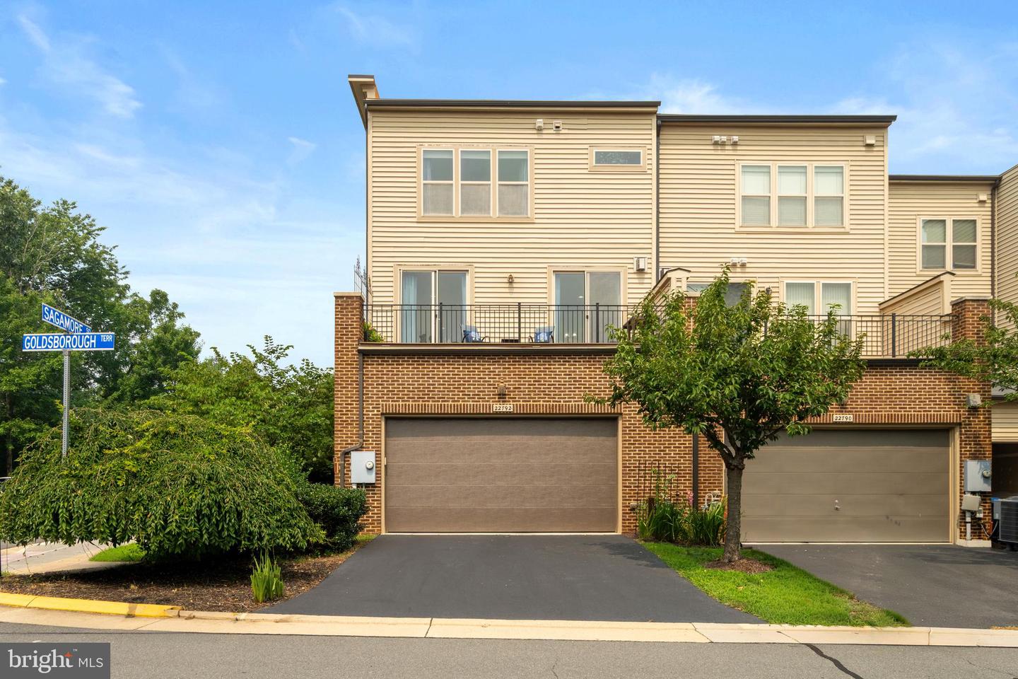 22792 Sagamore Sq Property Photo 4
