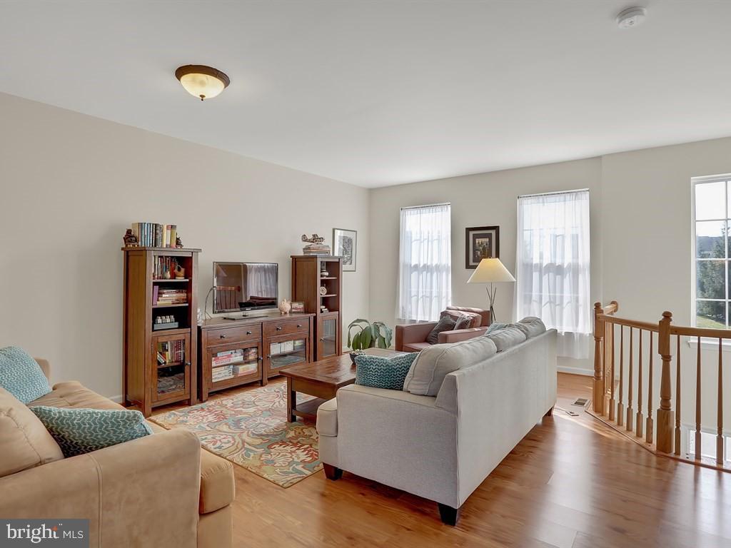 21040 Tioga Ter Property Photo 8