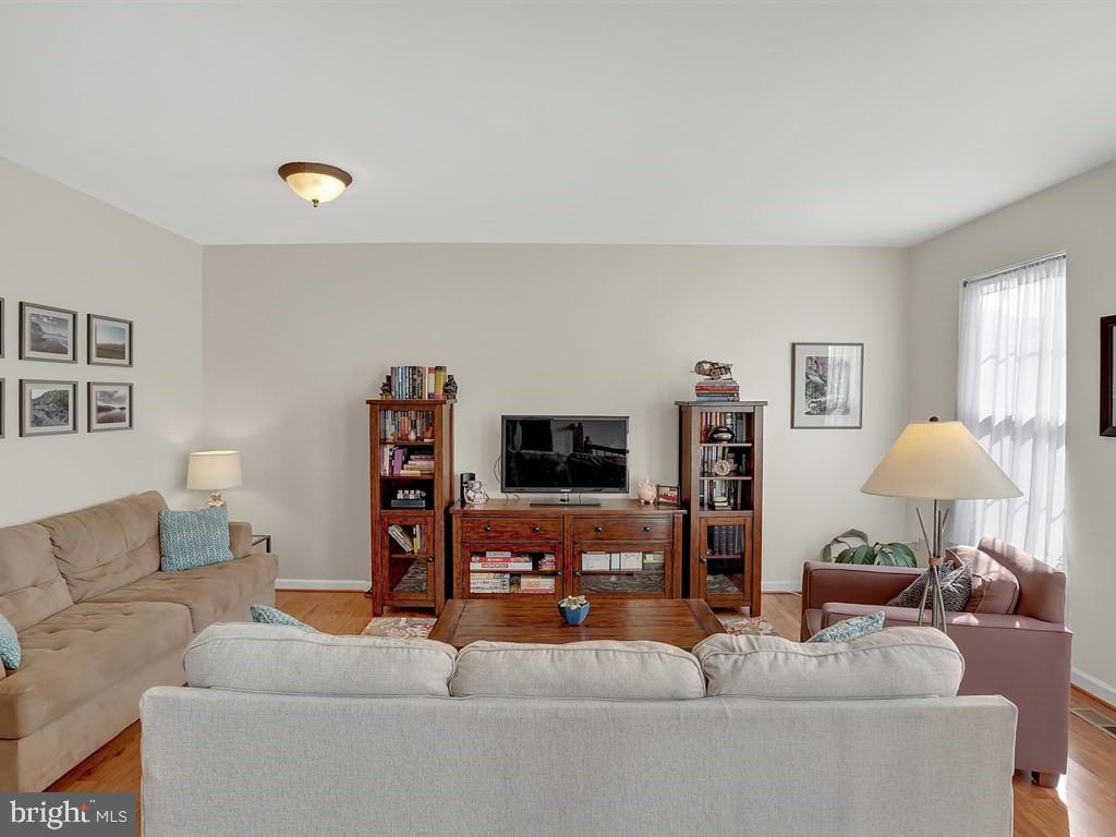 21040 Tioga Ter Property Photo 9
