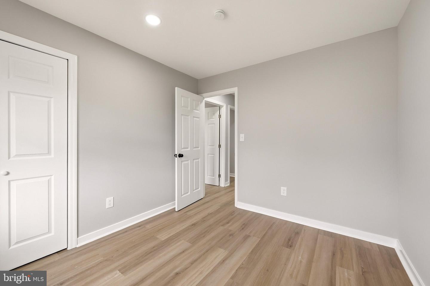 1201 E Holly Ave Property Photo 22