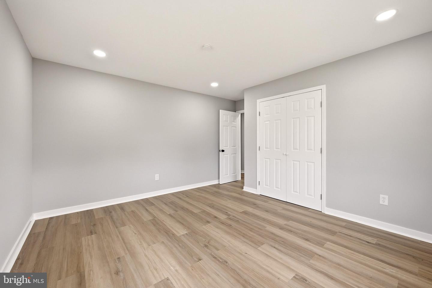 1201 E Holly Ave Property Photo 24