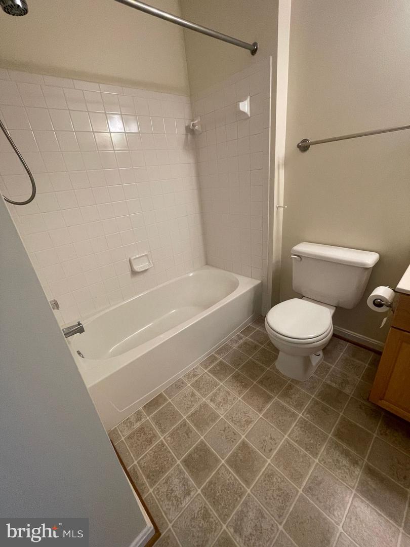 25240 Lake Shore Sq #301 Property Photo 5