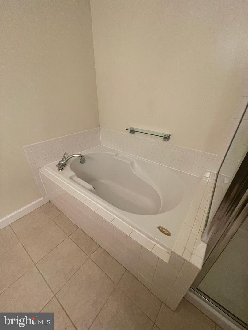 25240 Lake Shore Sq #301 Property Photo 6