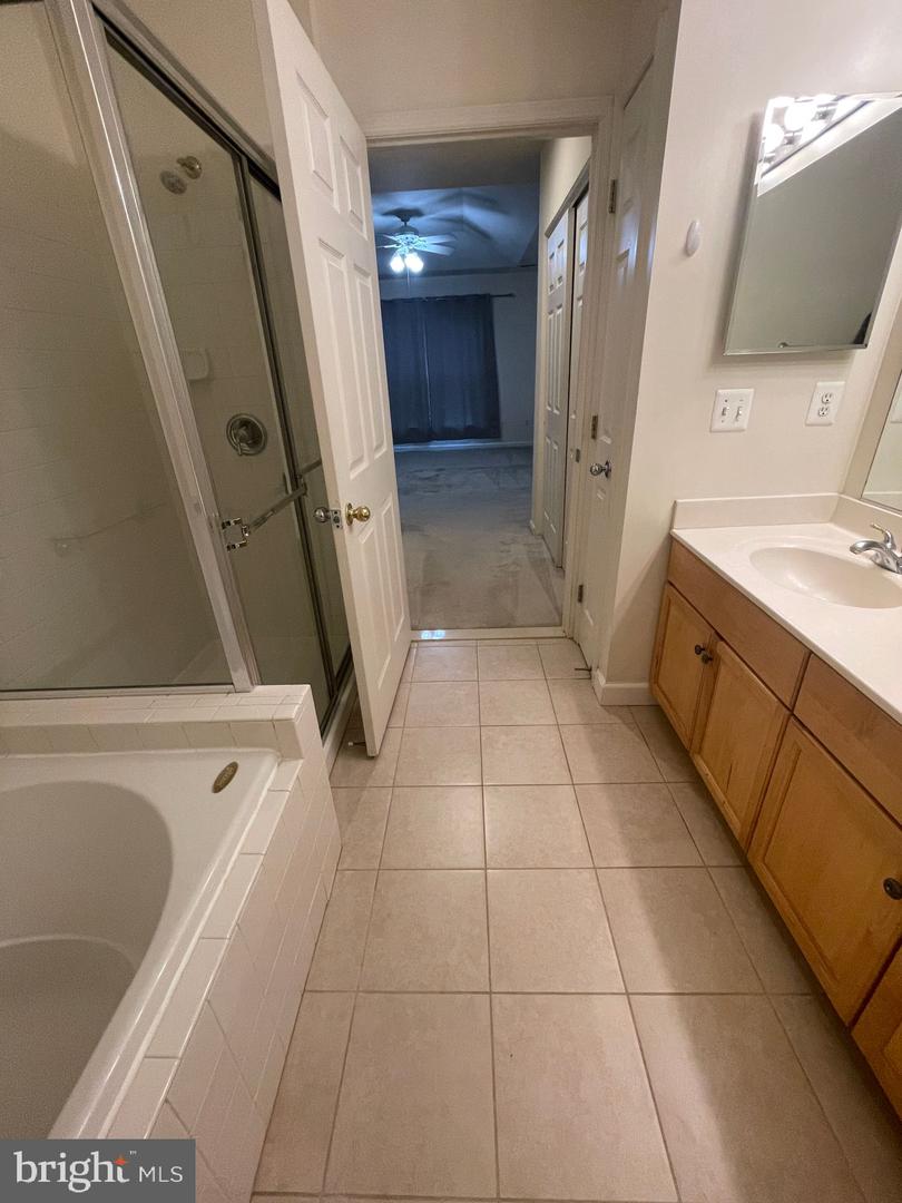 25240 Lake Shore Sq #301 Property Photo 7