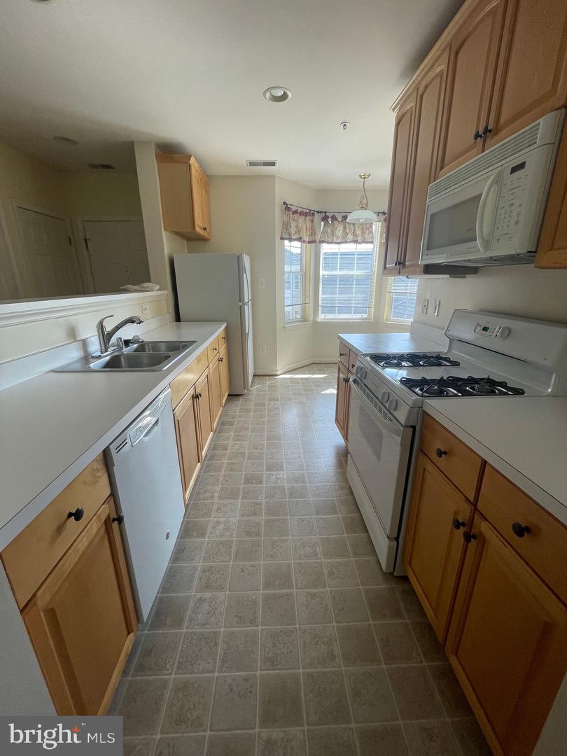 25240 Lake Shore Sq #301 Property Photo 13