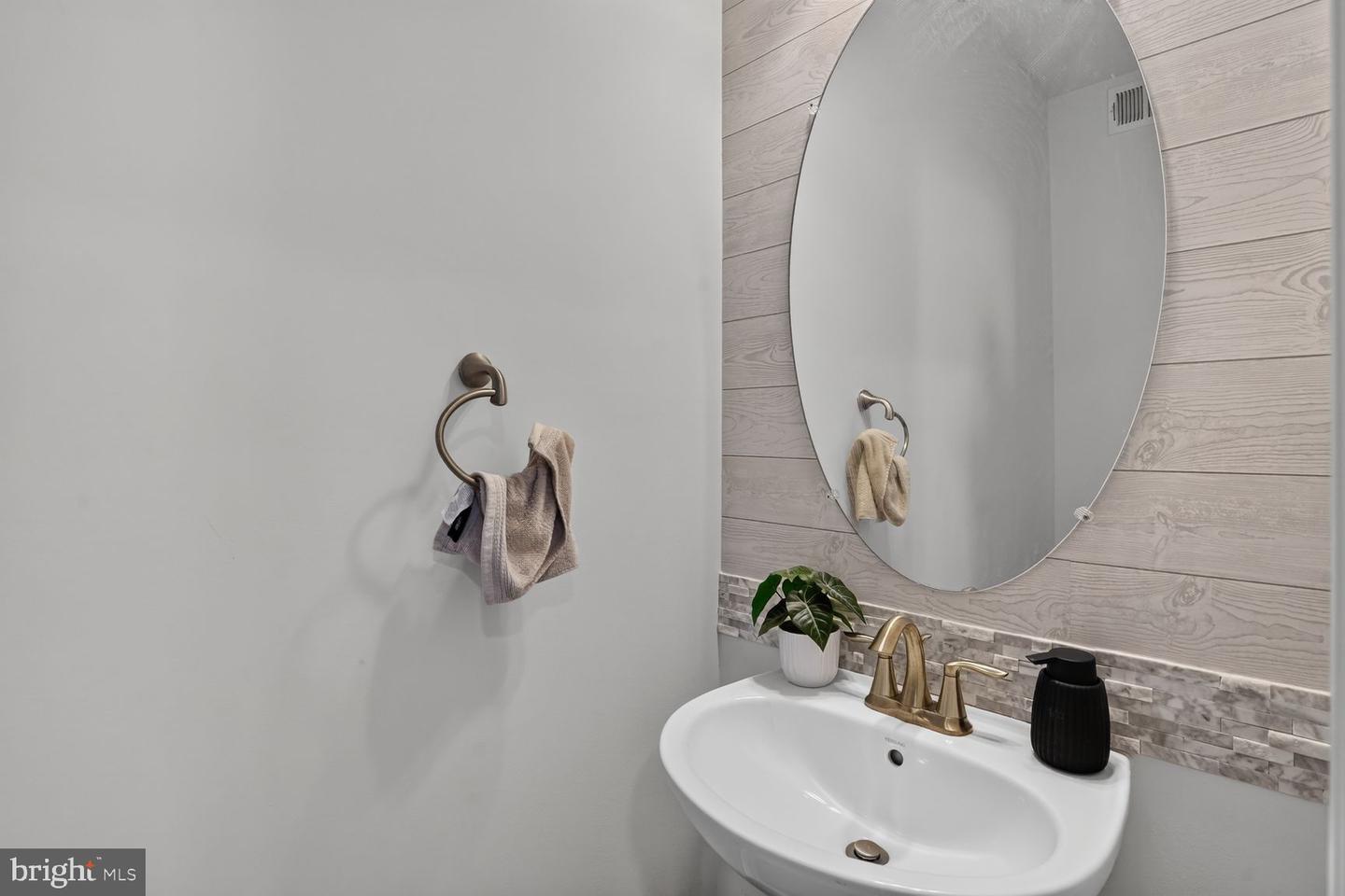 23631 Glenmallie Ct Property Photo 7