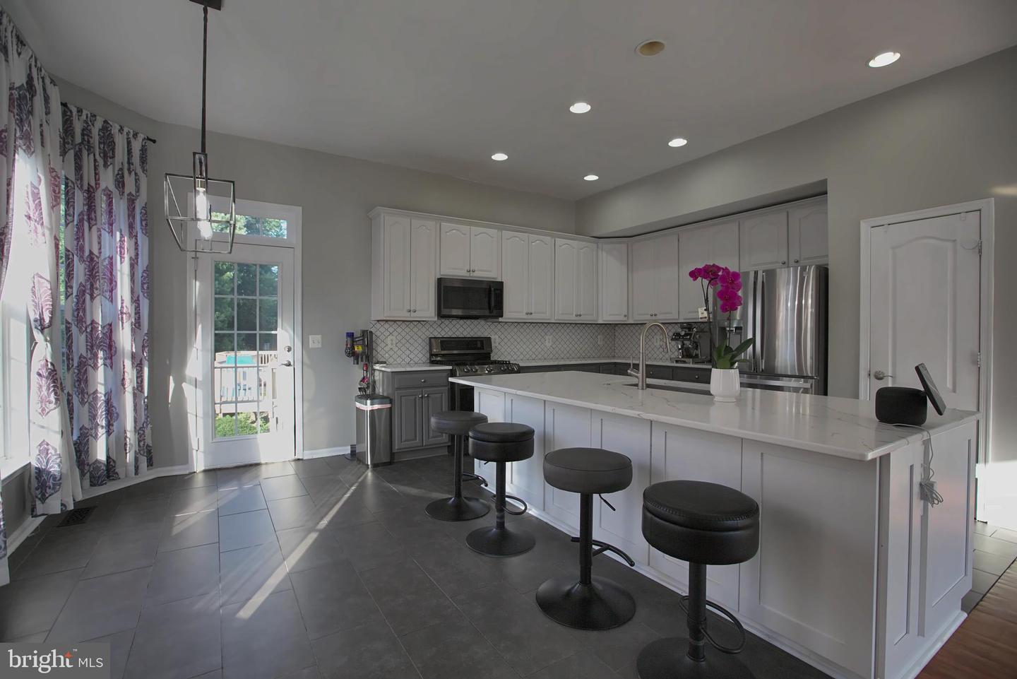 43314 Fullerton St Property Photo 11