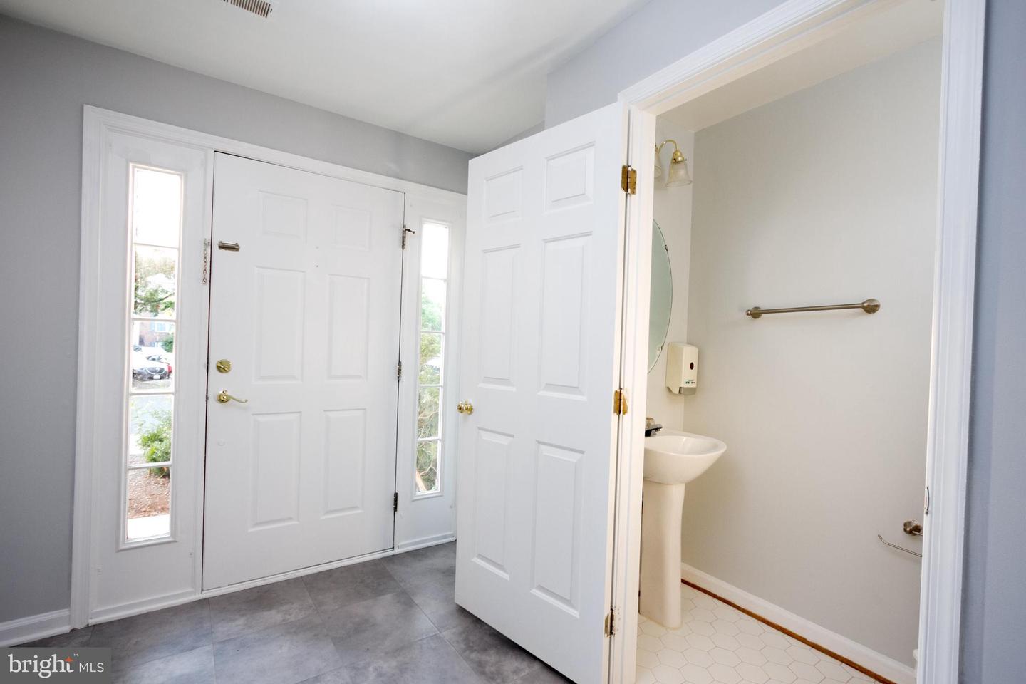 44877 Grove Ter Property Photo 4