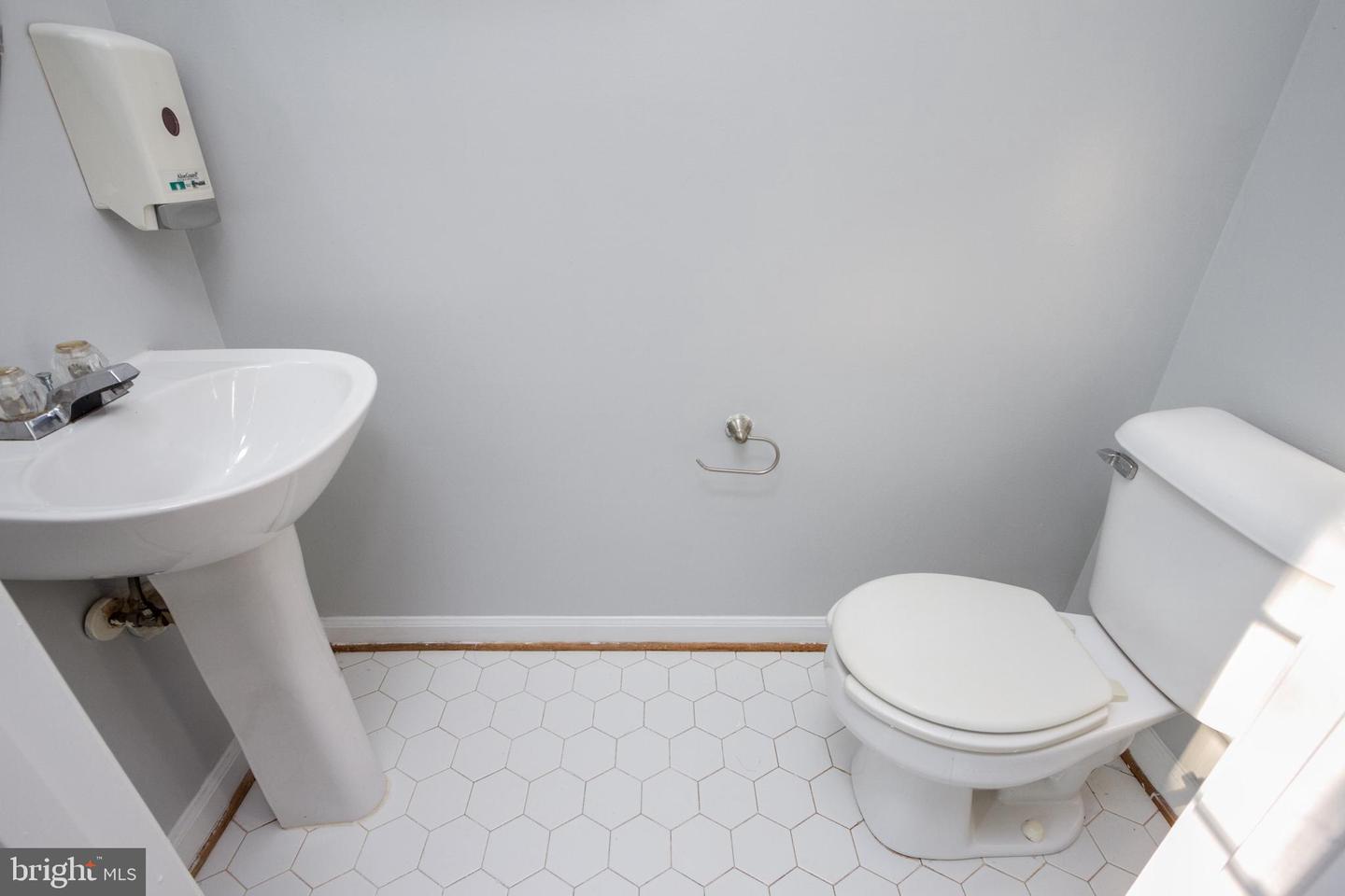 44877 Grove Ter Property Photo 5