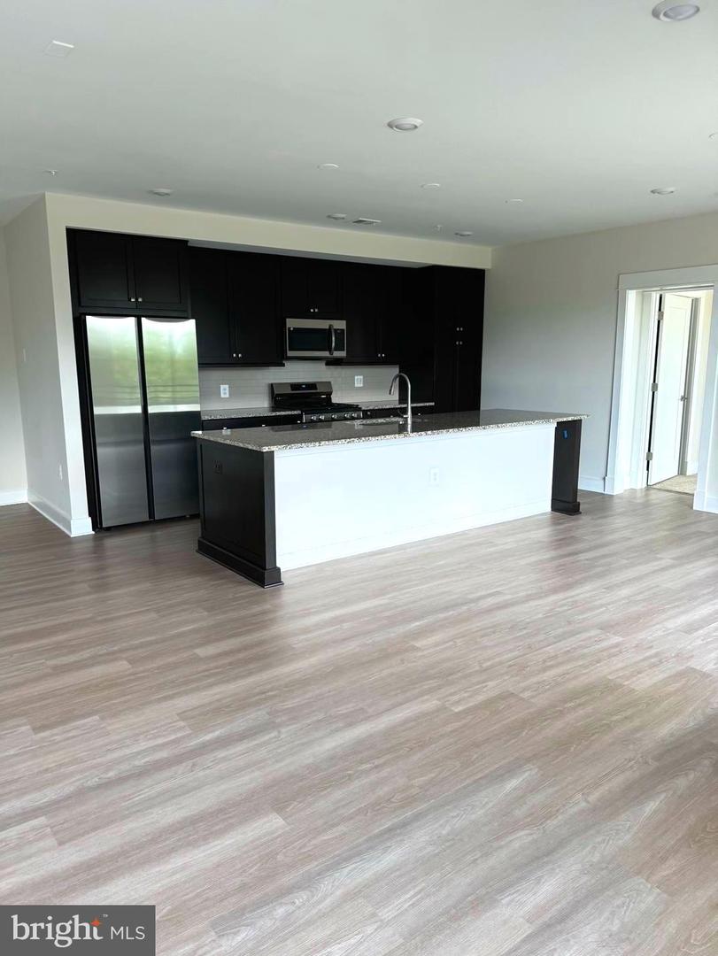 43795 Transit Sq #303 Property Photo 4