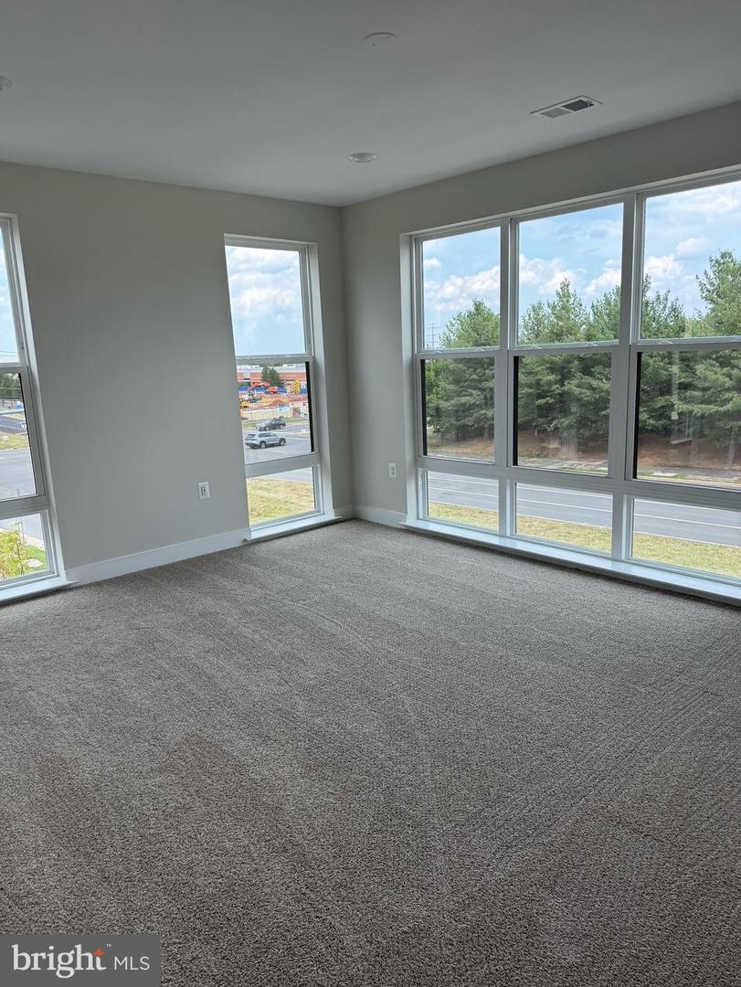 43795 Transit Sq #303 Property Photo 11