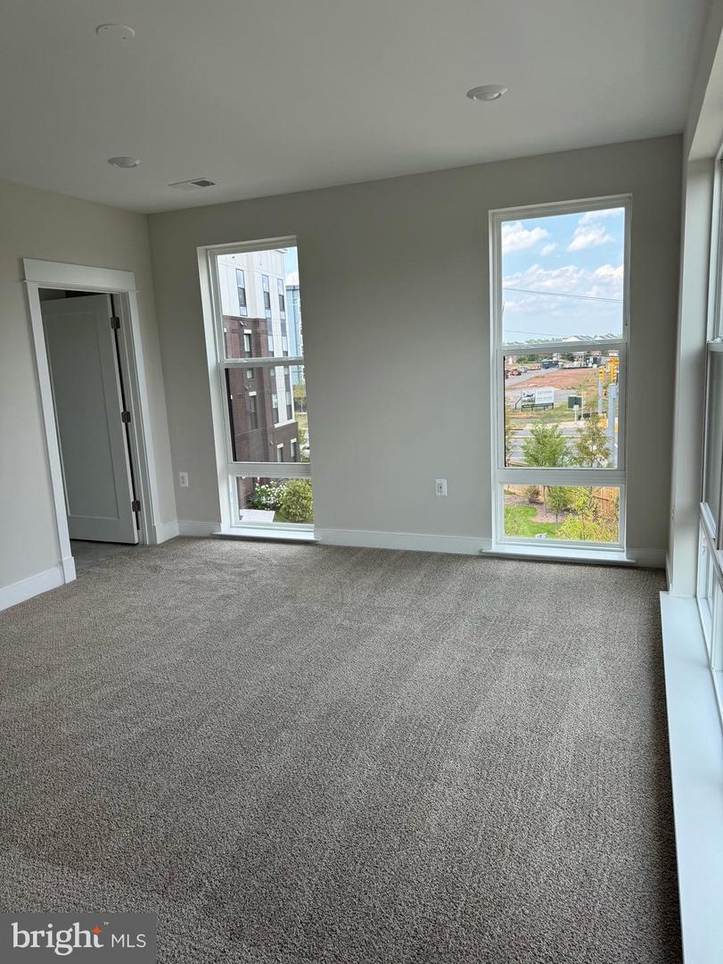 43795 Transit Sq #303 Property Photo 12